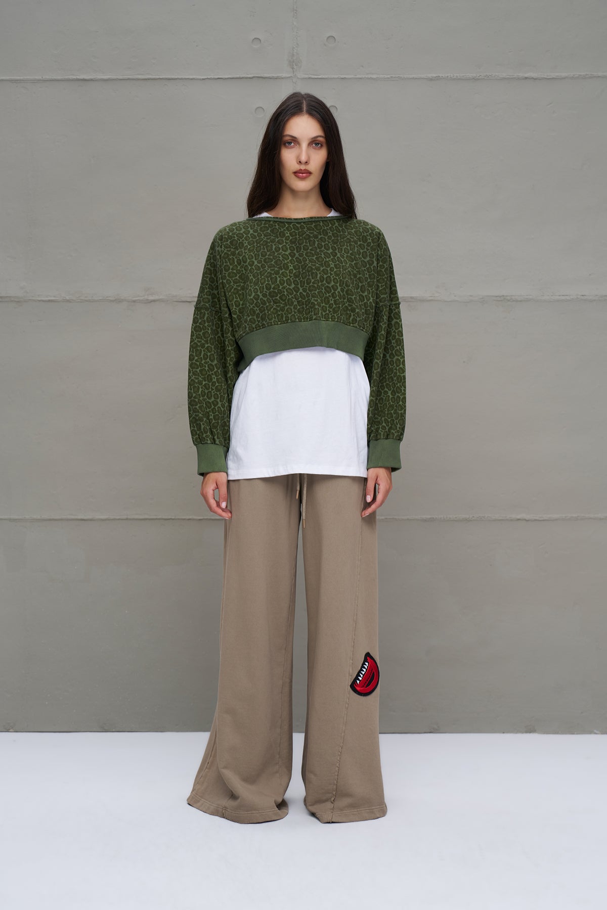 Yesil Leoparli Kisa Sweatshirt 18013