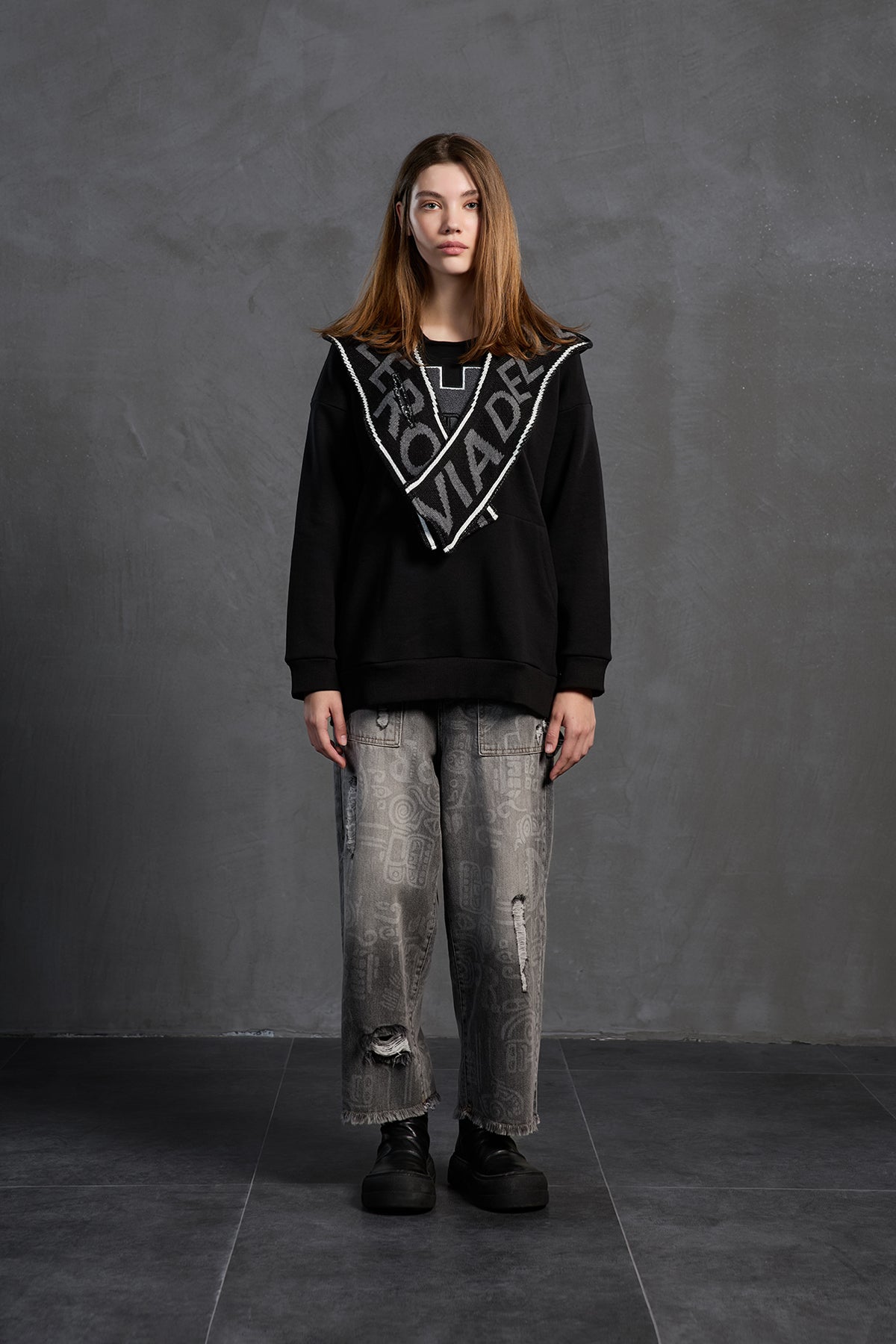 Siyah Kapüsonlu Sweatshirt 18023