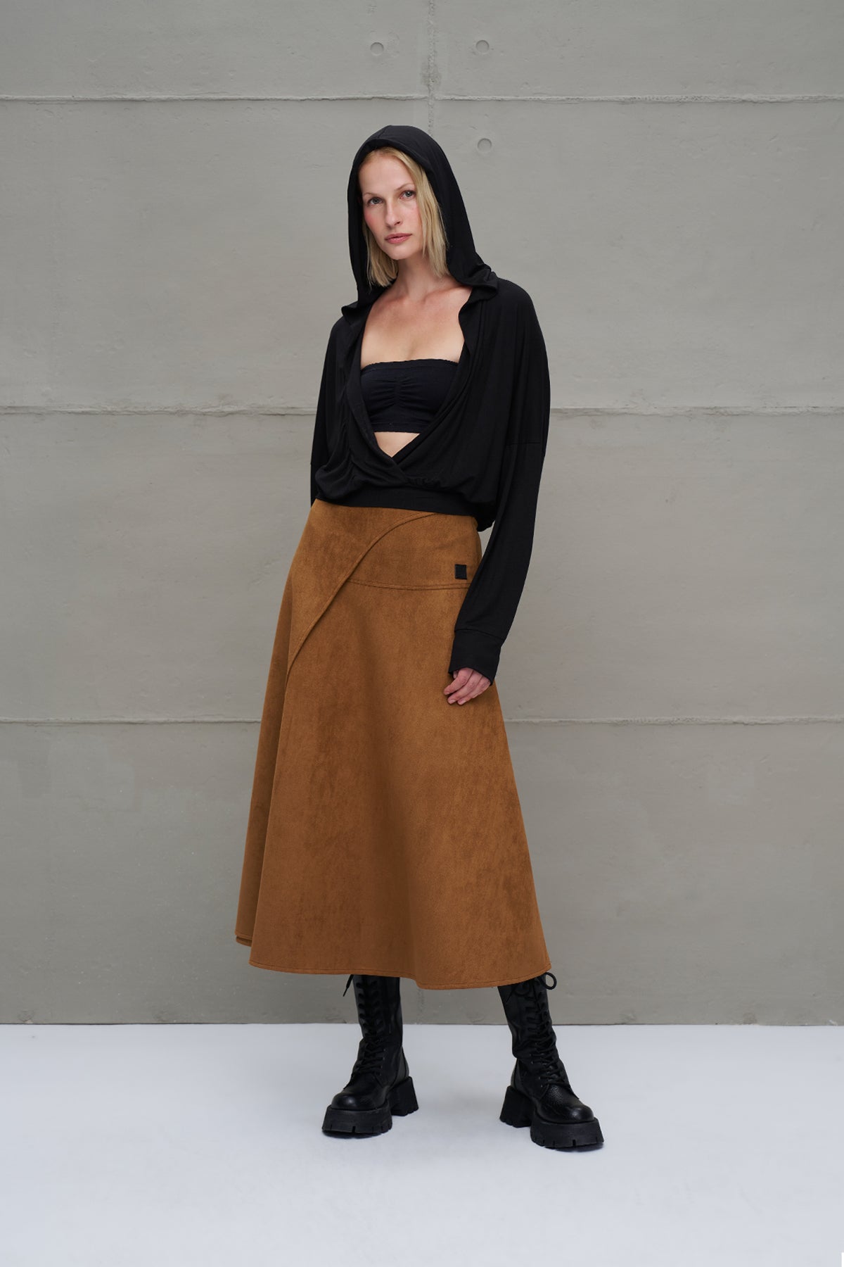 Siyah Kapüsonlu Crop Bluz 18031