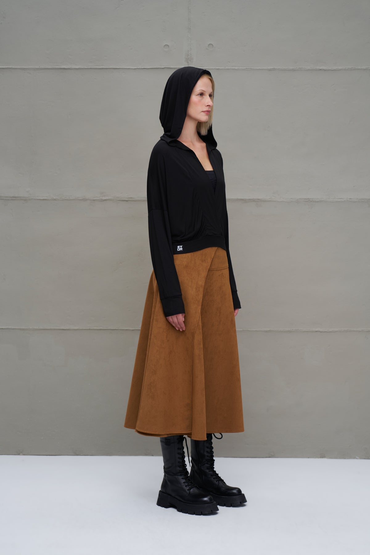 Siyah Kapüsonlu Crop Bluz 18031