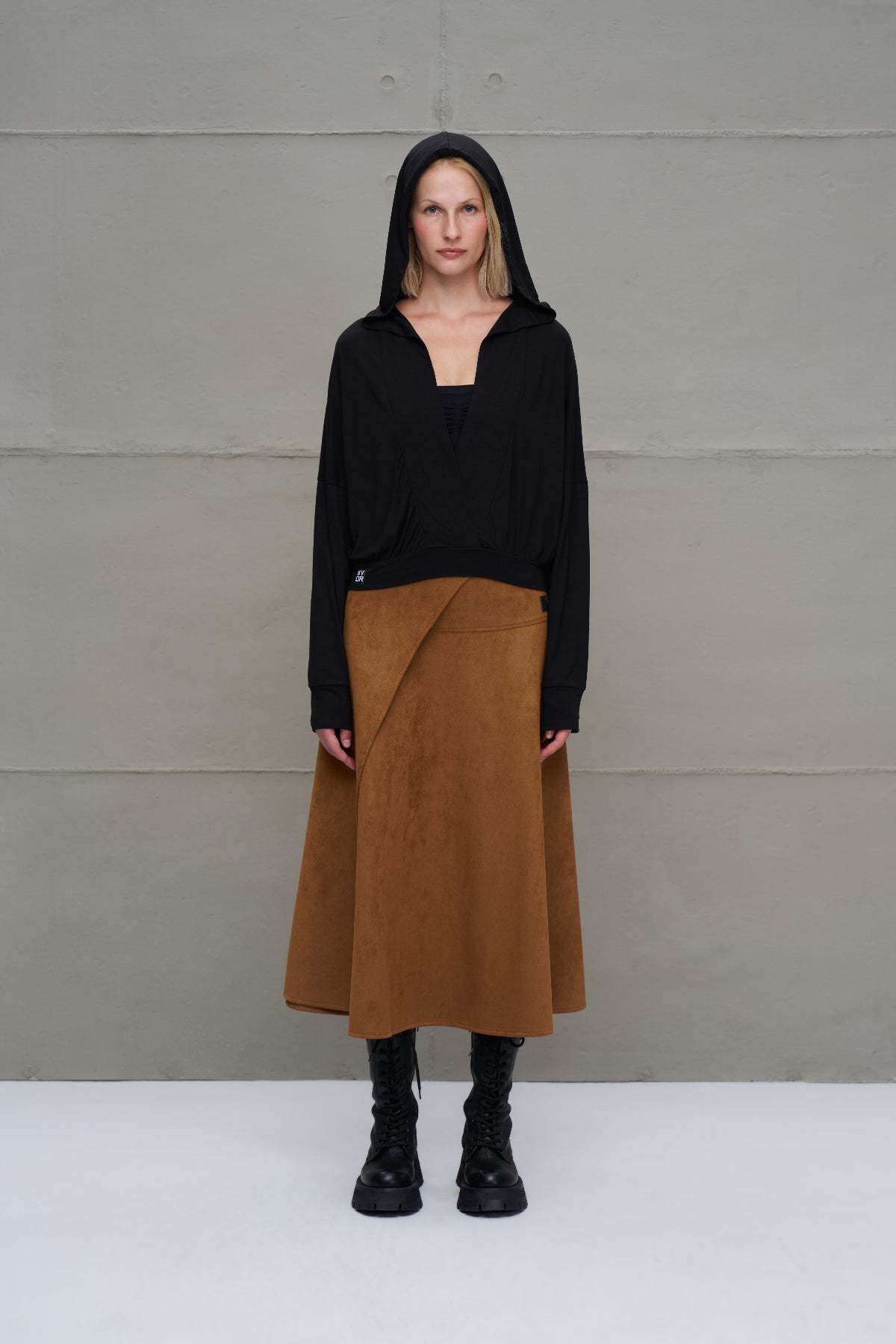 Siyah Kapüsonlu Crop Bluz 18031