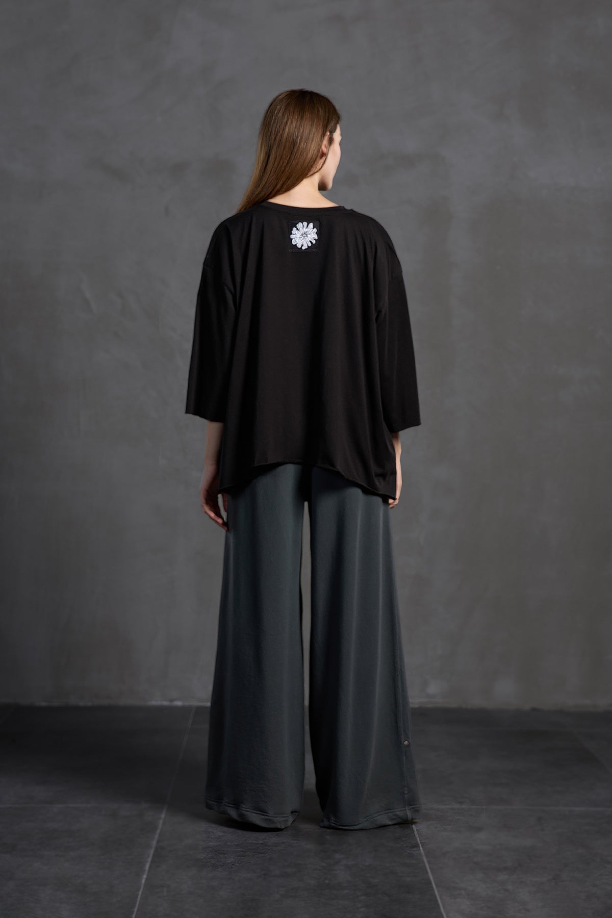Siyah Sloganli Asimetrik Oversize T-Shirt 18035