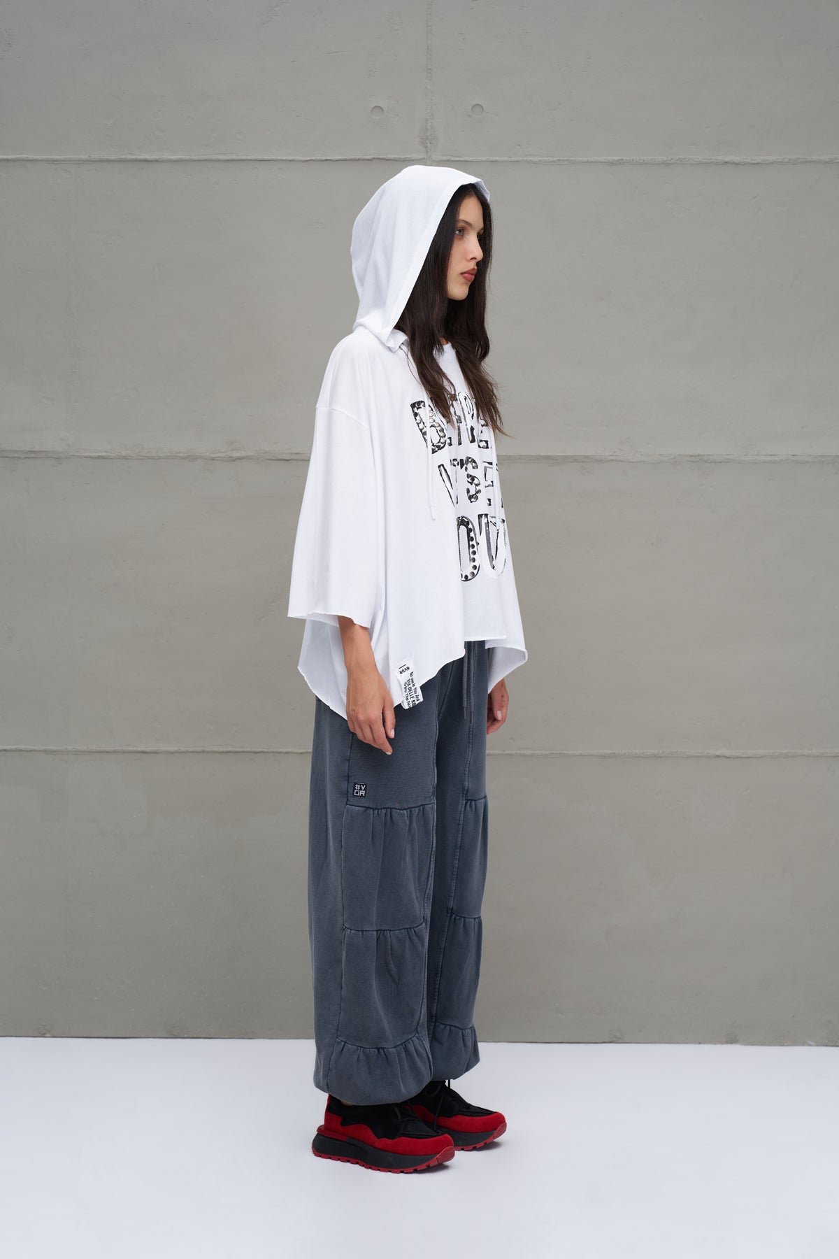 Beyaz Asimetrik Oversize Kapüsonlu T-Shirt 18042