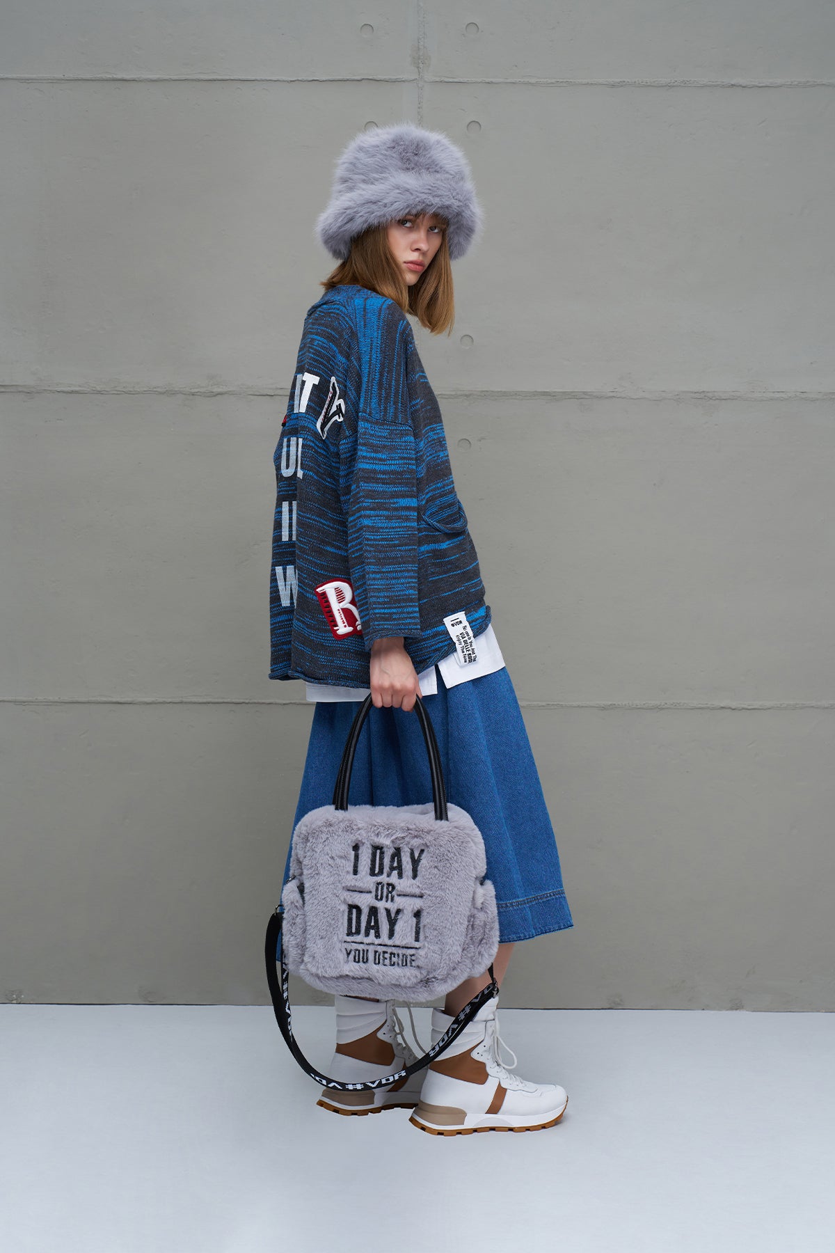 Antrasit Mavi Sloganli Oversize Triko Hirka 18062