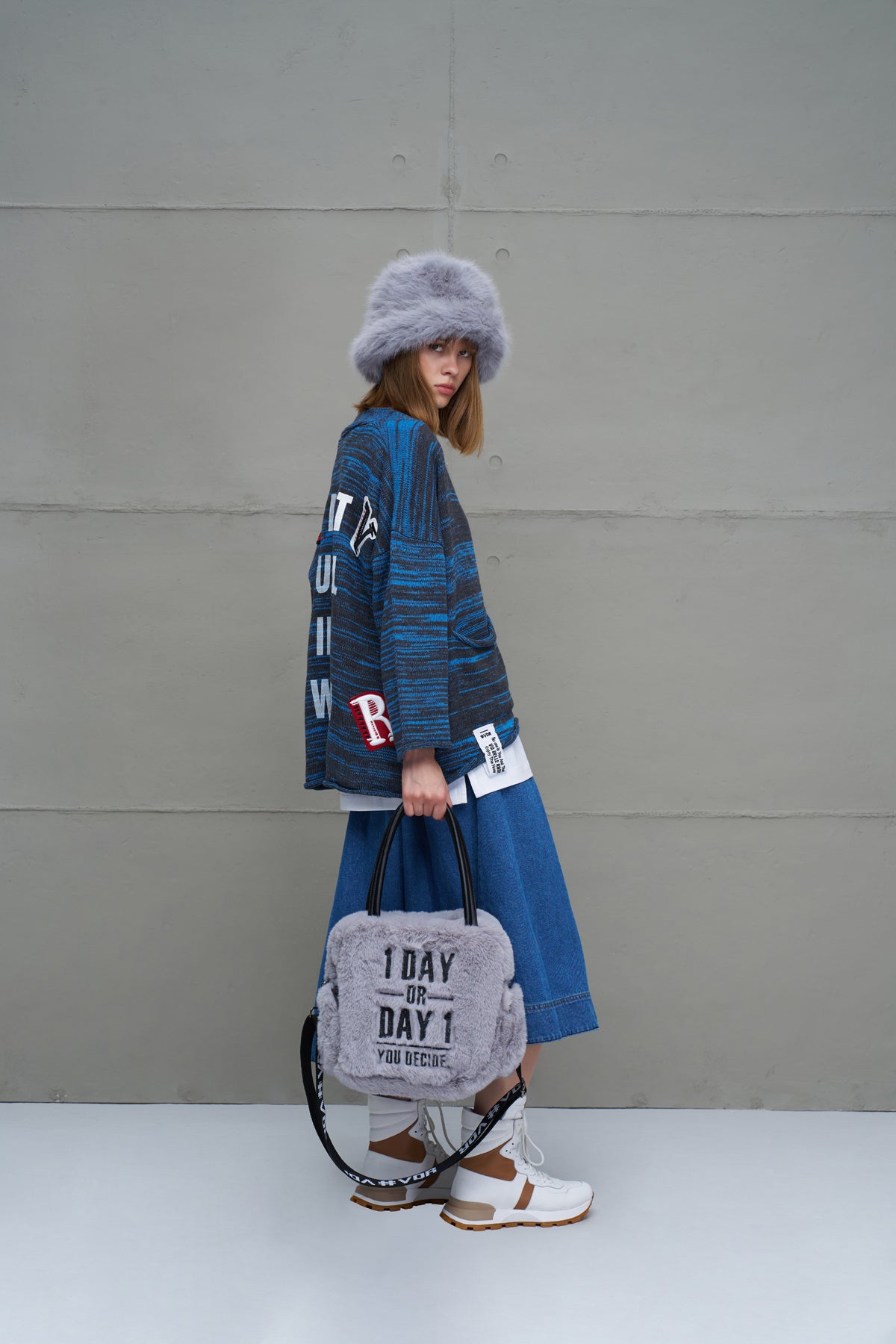 Antrasit Mavi Sloganli Oversize Triko Hirka 18062