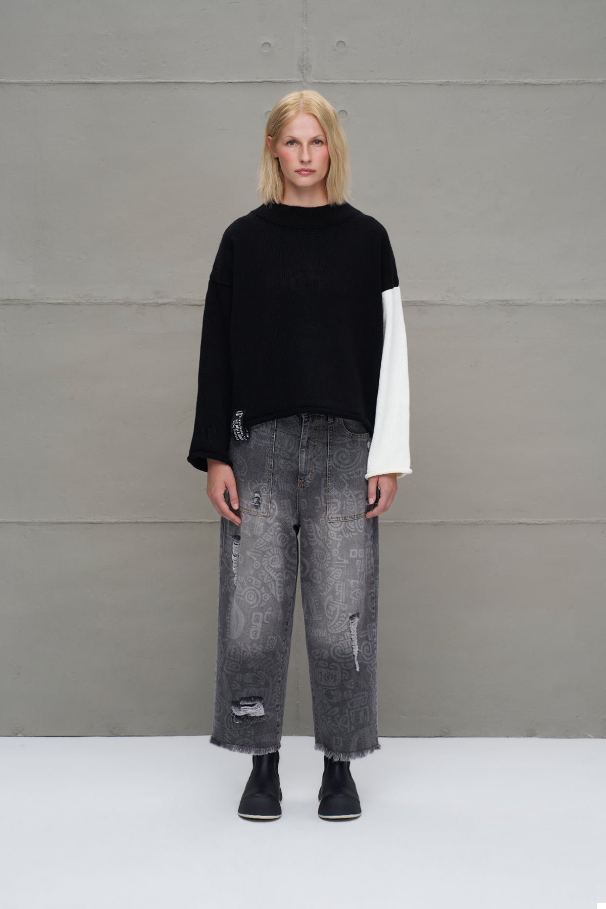 Siyah Ekru Yazi Detayli Triko Kazak 18068