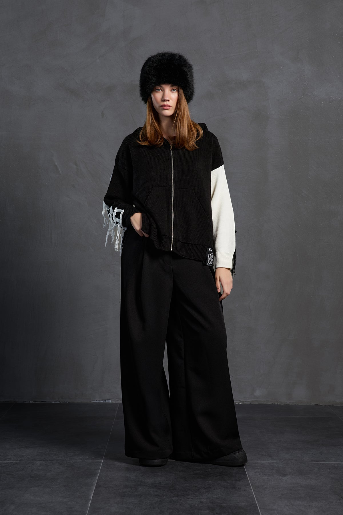 Siyah Ekru Kapüsonlu Fermuarli Oversize Kazak 18070