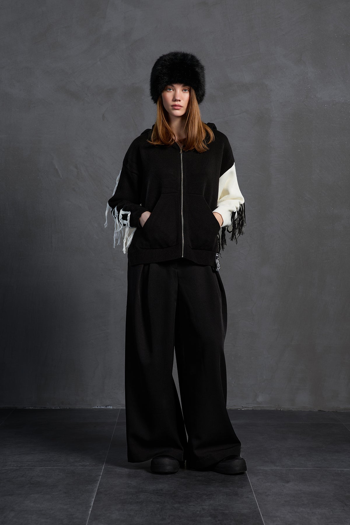 Siyah Ekru Kapüsonlu Fermuarli Oversize Kazak 18070