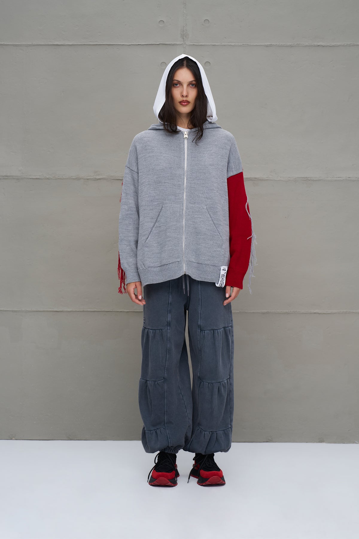 Gri Melanj Kirmizi Kapüsonlu Fermuarli Oversize Triko Kazak 18070