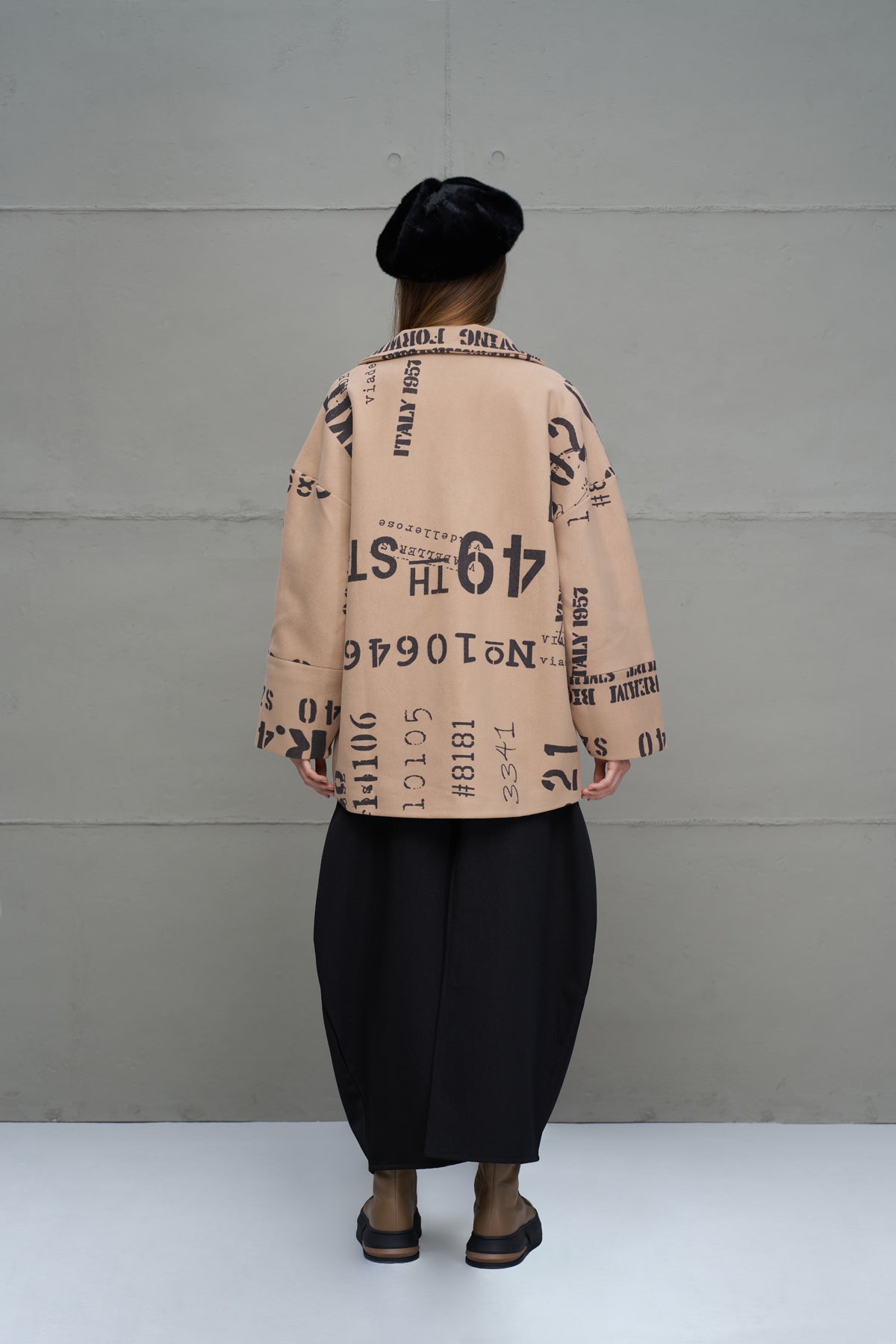 Bej Siyah Desenli Oversize Kase Ceket 18115