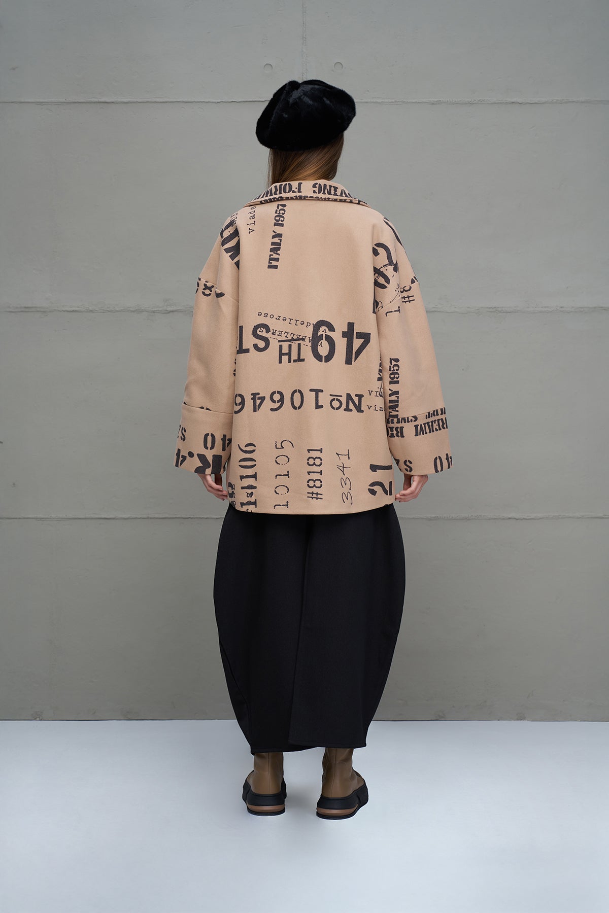 Bej Siyah Desenli Oversize Kase Ceket 18115