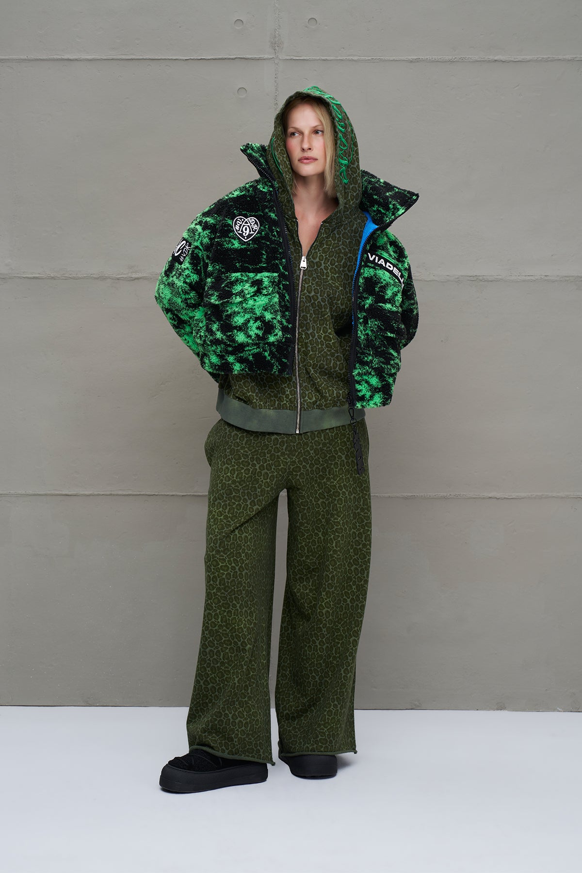 Siyah Neon Yesili Kürk Görünümlü Oversize Kisa Ceket 18131