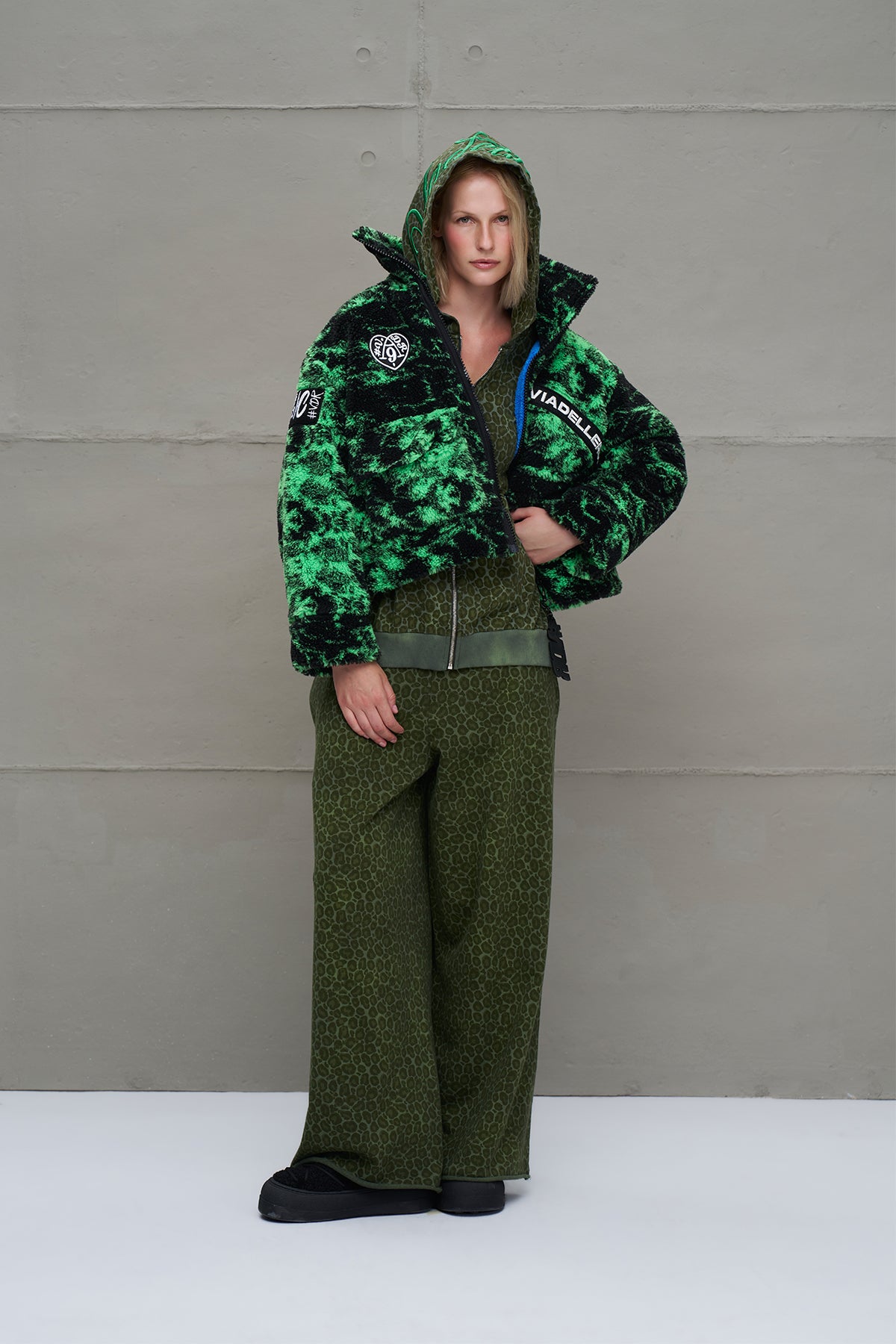 Siyah Neon Yesili Kürk Görünümlü Oversize Kisa Ceket 18131