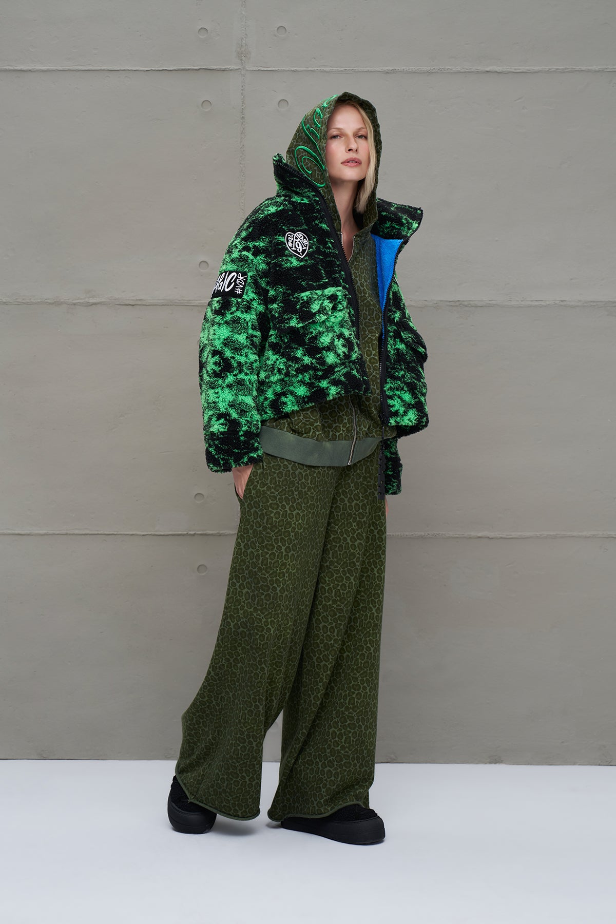 Siyah Neon Yesili Kürk Görünümlü Oversize Kisa Ceket 18131