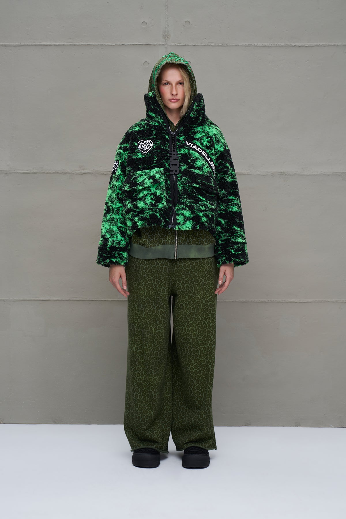 Siyah Neon Yesili Kürk Görünümlü Oversize Kisa Ceket 18131