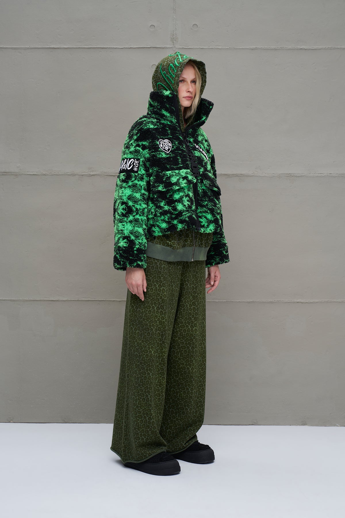 Siyah Neon Yesili Kürk Görünümlü Oversize Kisa Ceket 18131