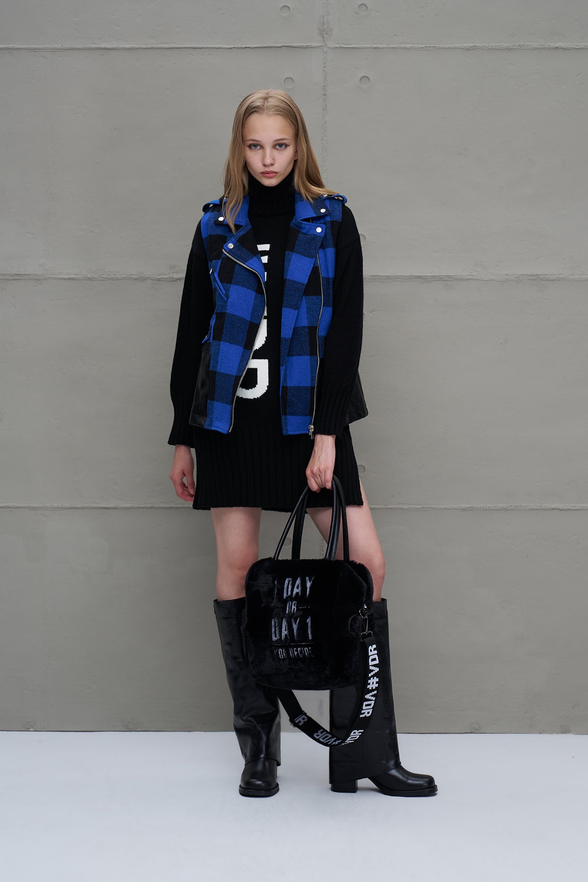 Mavi Siyah Deri Görünümlü Ekose Yelek 18134