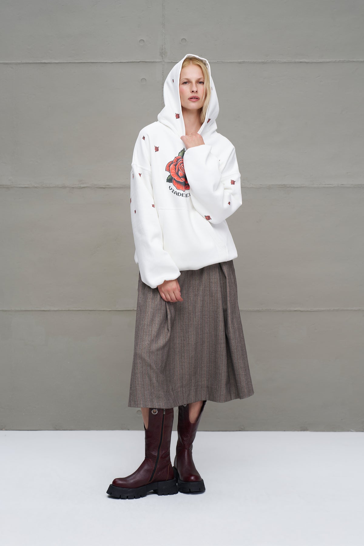 Ekru Gül Desenli Oversize Kapüsonlu Sweatshirt 18151