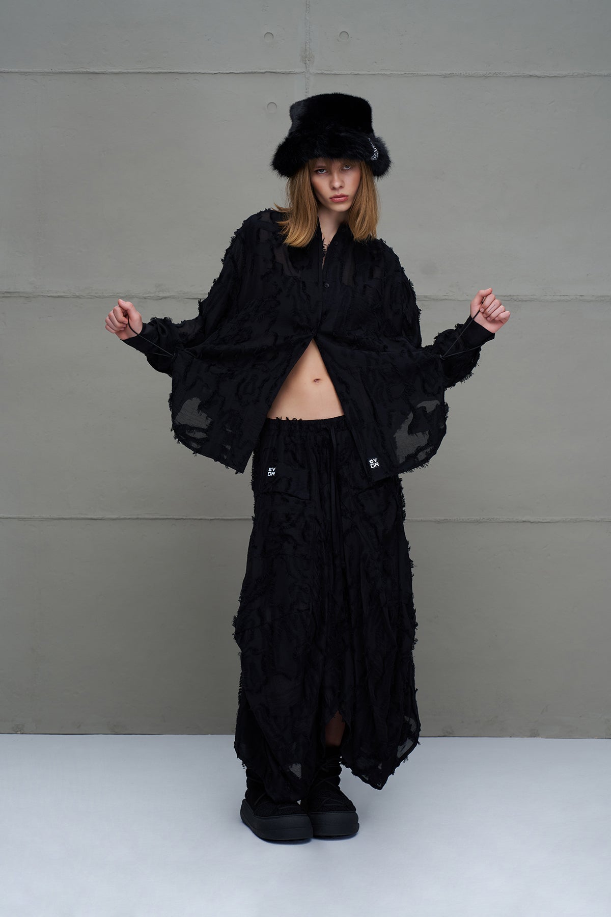 Siyah Yari Transparan Püsküllü Gömlek 18171