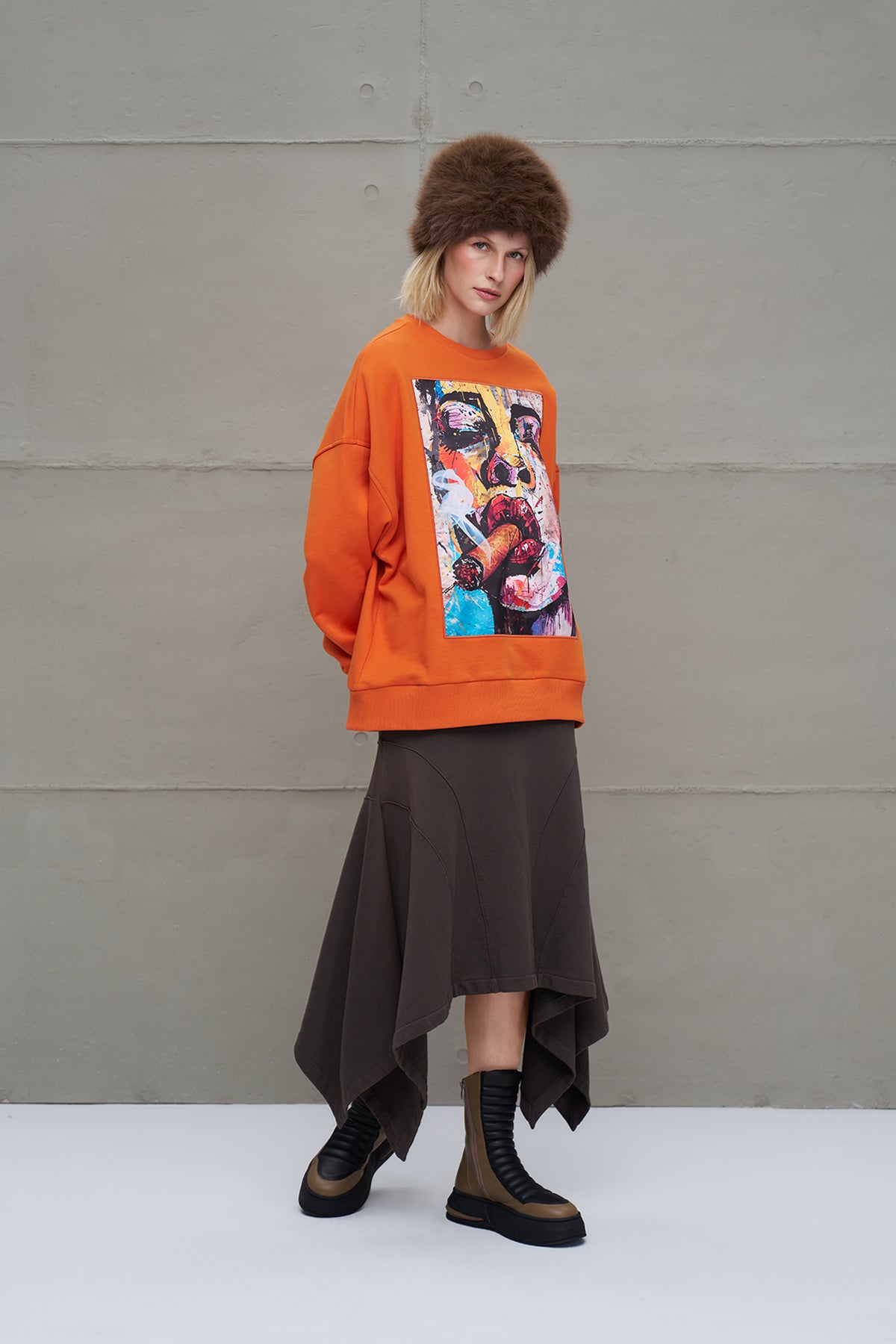 Turuncu Pop-Art Baskili Oversize Sweatshirt 18216