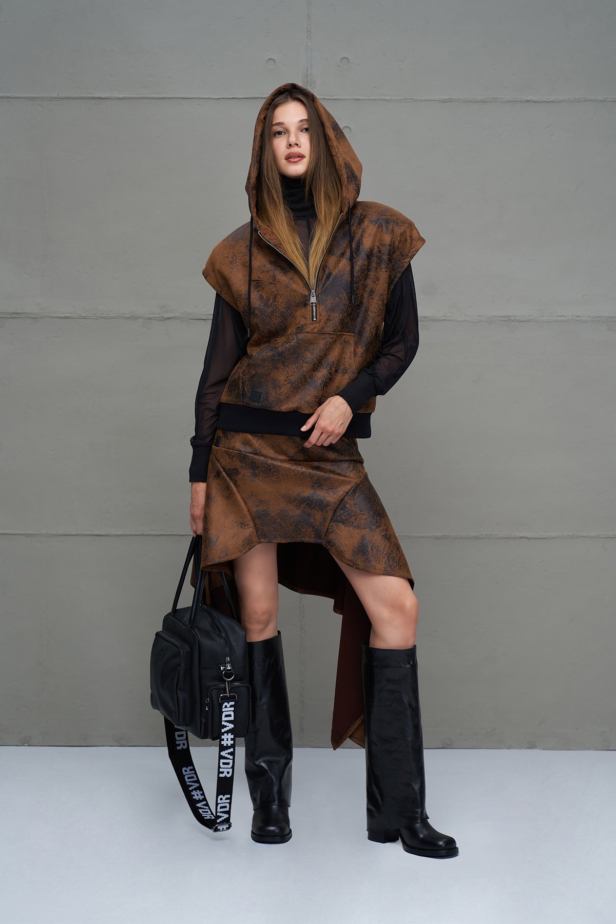 Taba Siyah Eskitme Deri Görünümlü Asimetrik Etek 18226