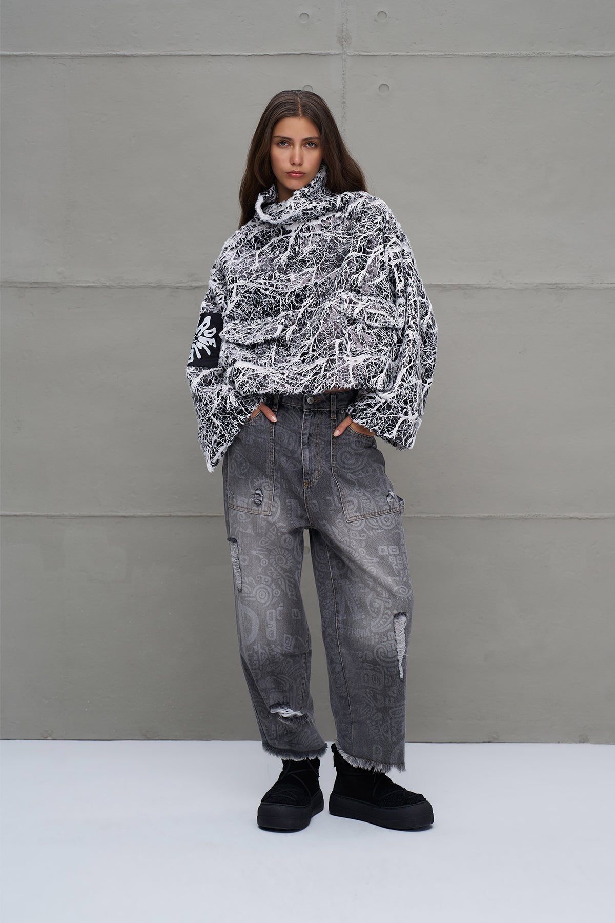 Siyah Beyaz Eskitme Görünümlü Oversize Sweatshirt 18236