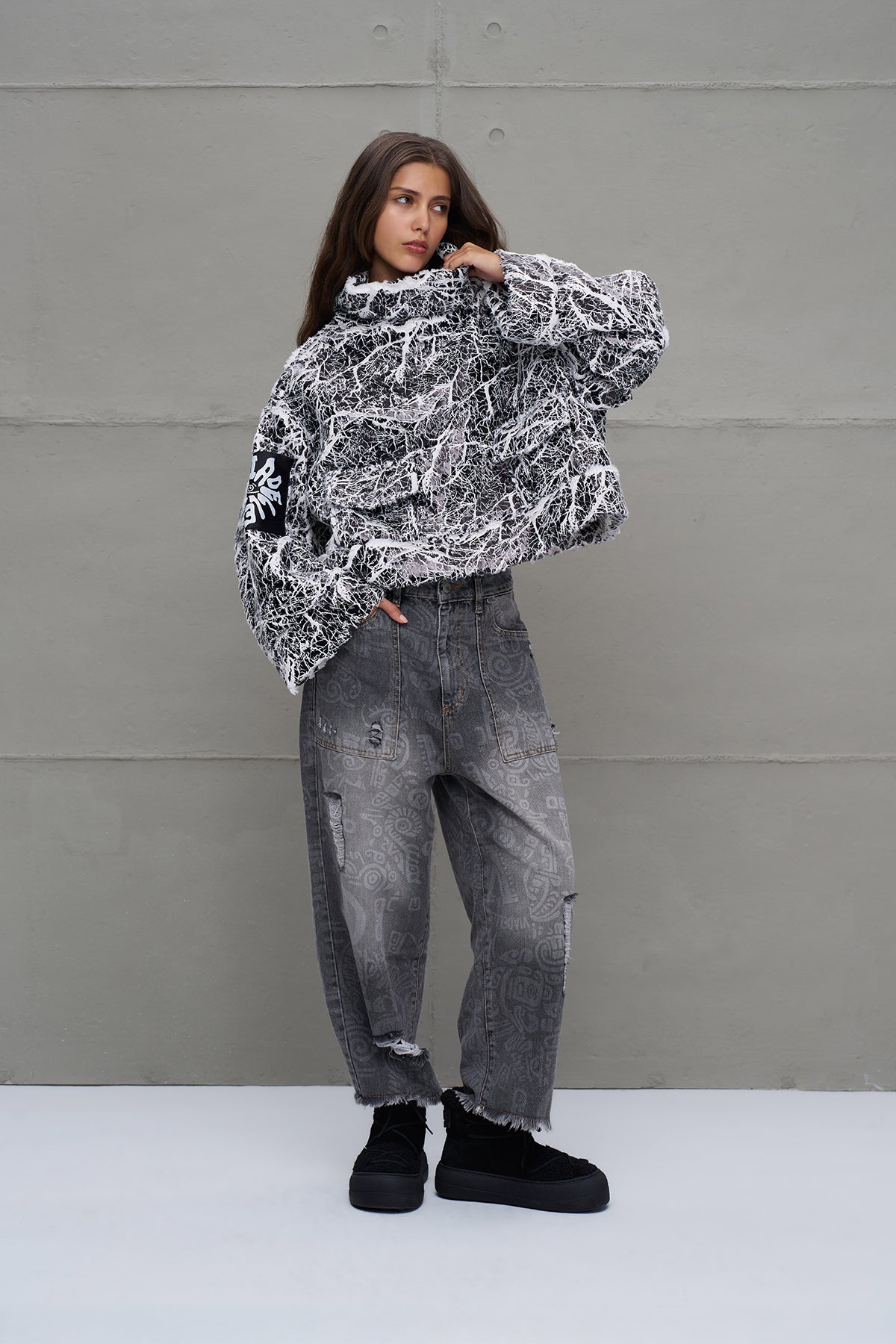 Siyah Beyaz Eskitme Görünümlü Oversize Sweatshirt 18236