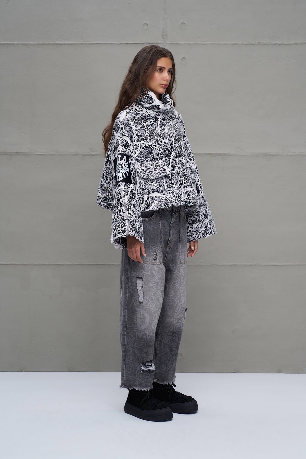 Siyah Beyaz Eskitme Görünümlü Oversize Sweatshirt 18236