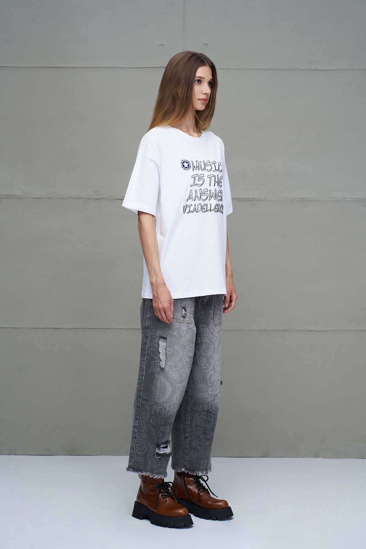 Beyaz Boncuk Yazili Oversize T-Shirt 18243