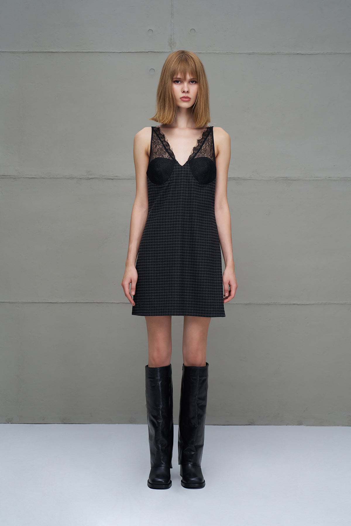 Siyah Dantel Detayli Kisa Elbise 18271