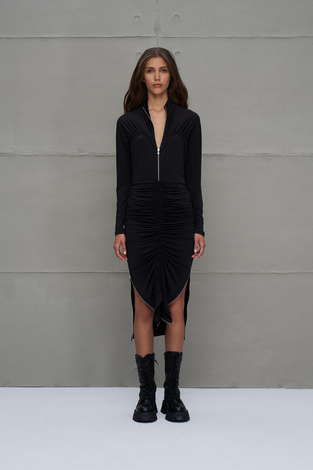 Siyah Fermuar Detayli Drapeli Uzun Elbise 18272