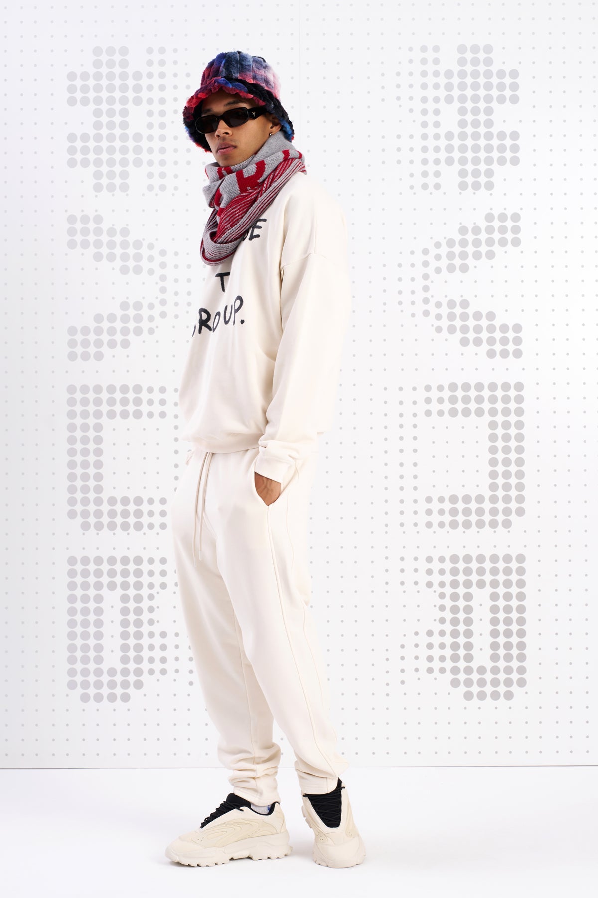 Krem Sweatshirt Yoko