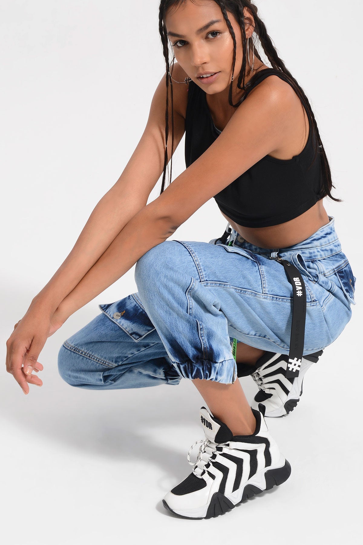 Beyaz Siyah Ayakkabi Ze