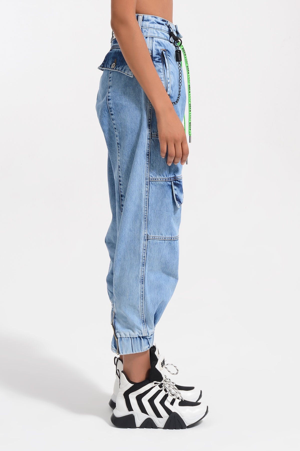 Beyaz Siyah Ayakkabi Ze