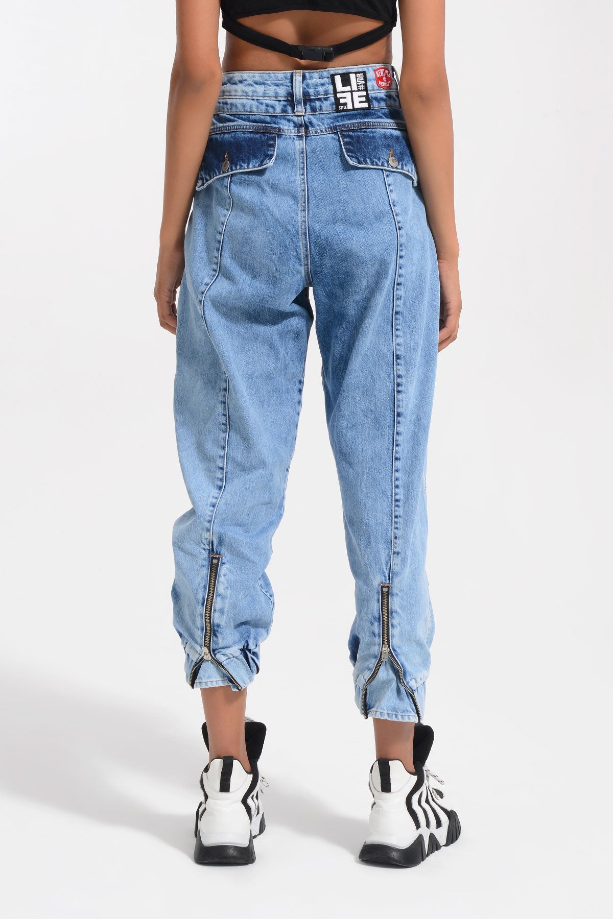 Beyaz Siyah Ayakkabi Ze