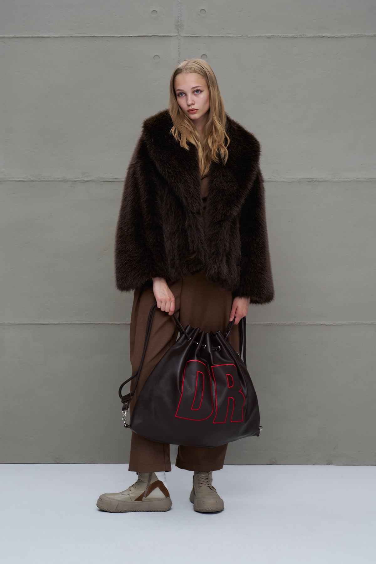 Kahverengi Büzgülü Sirt Çanta Leonis1