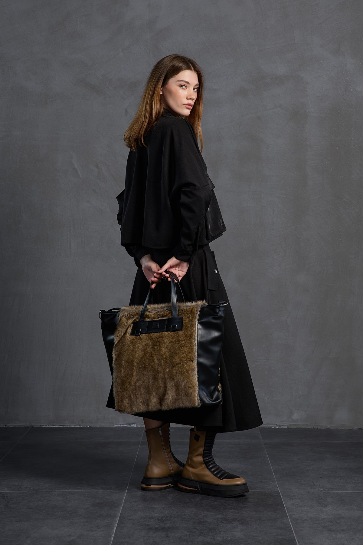 Siyah Kahverengi Deri ve Kürk Görünümlü Çanta Lupa