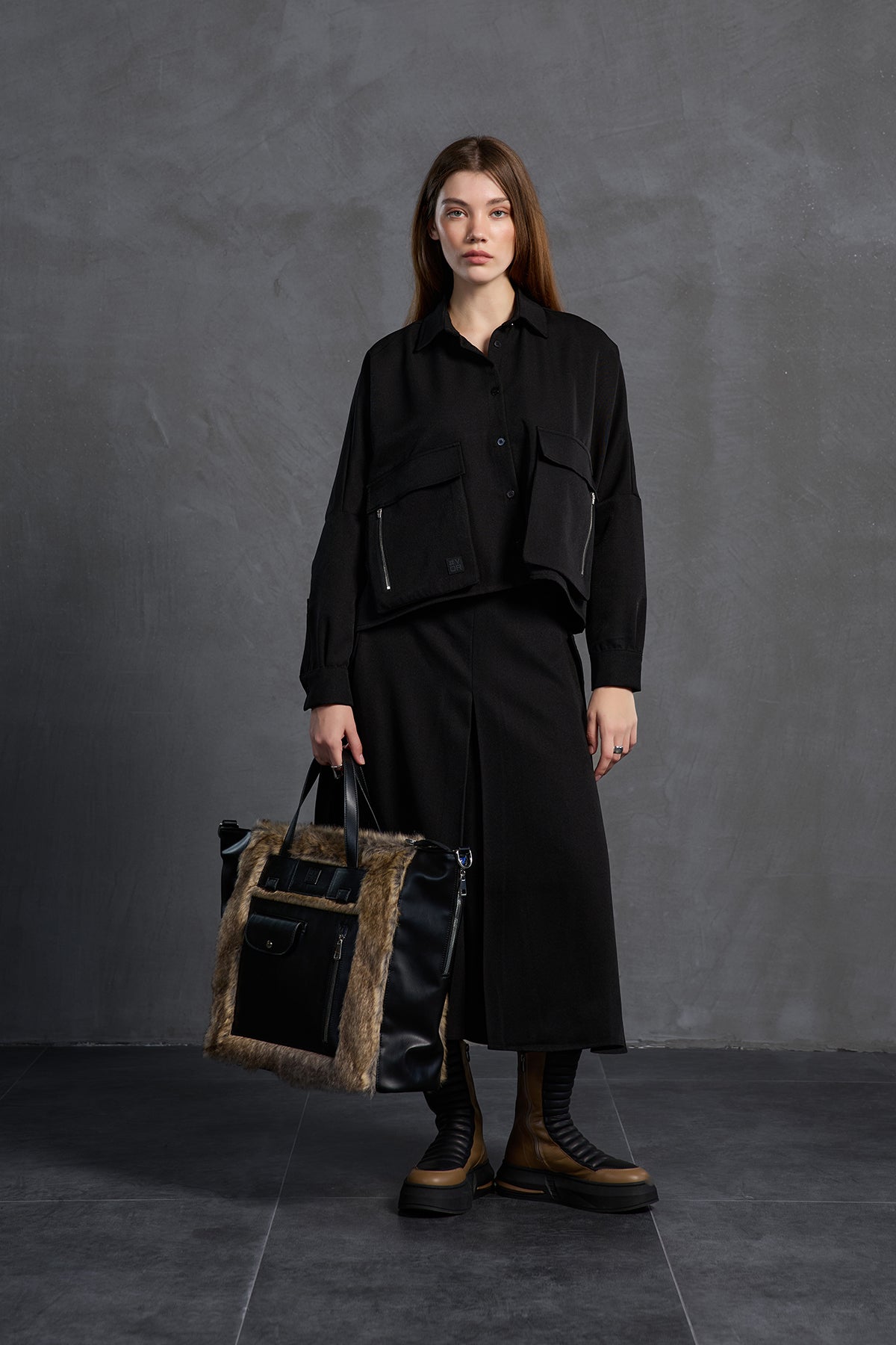 Siyah Kahverengi Deri ve Kürk Görünümlü Çanta Lupa