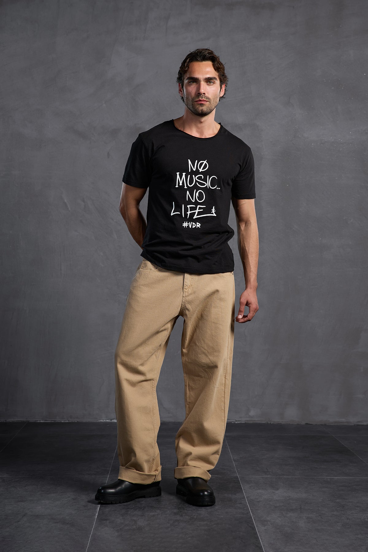 Siyah Bisiklet Yaka Baskılı  T-Shirt 10009