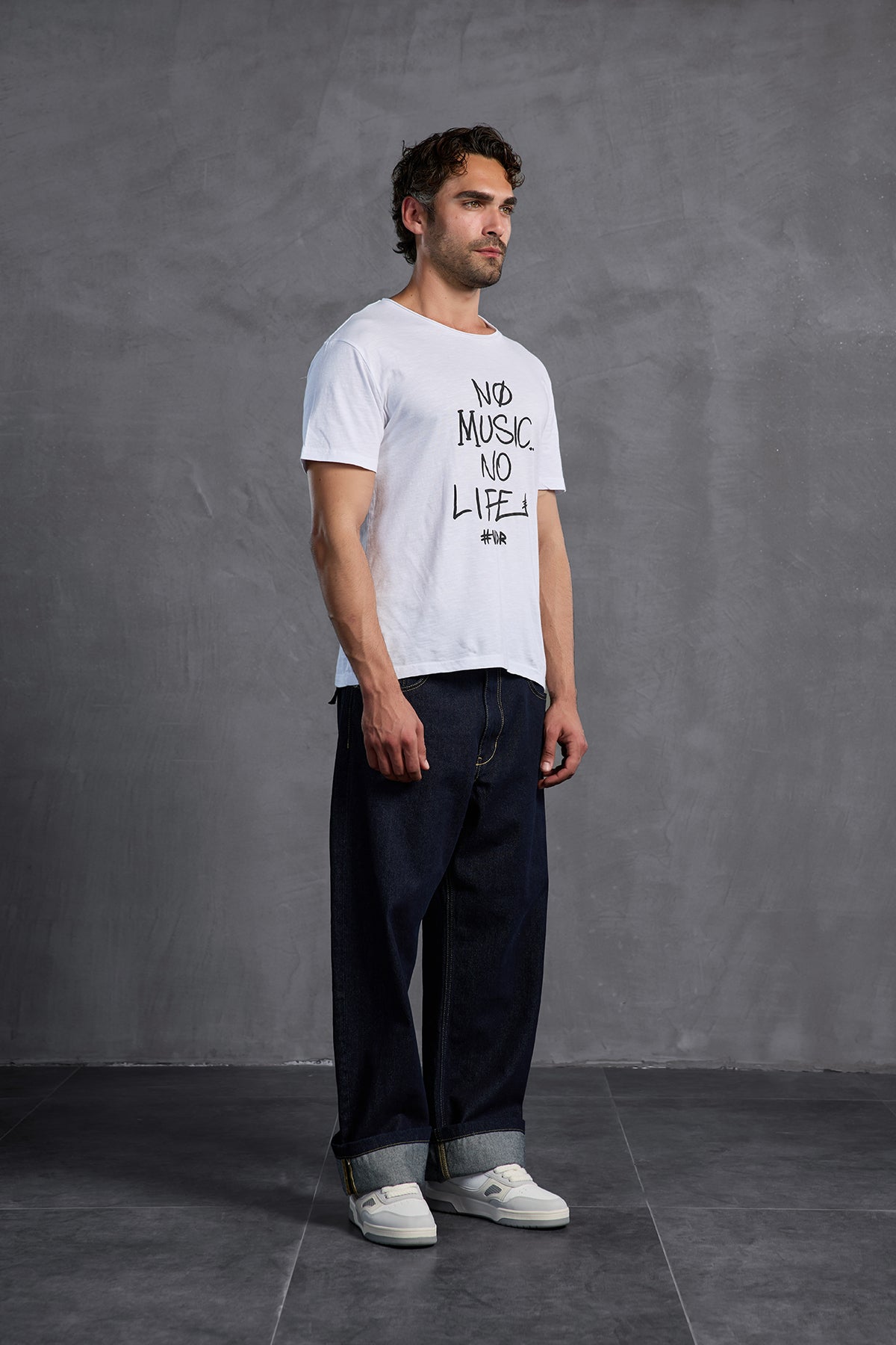 Beyaz Bisiklet Yaka Baskılı  T-Shirt 10009