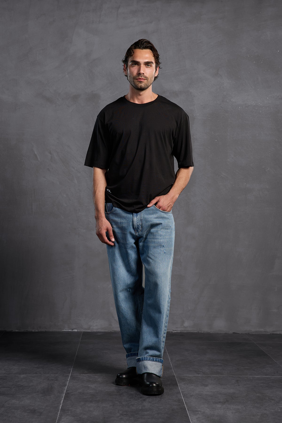 Siyah Sıfır Yaka Arkası Baskılı T-Shirt 10010