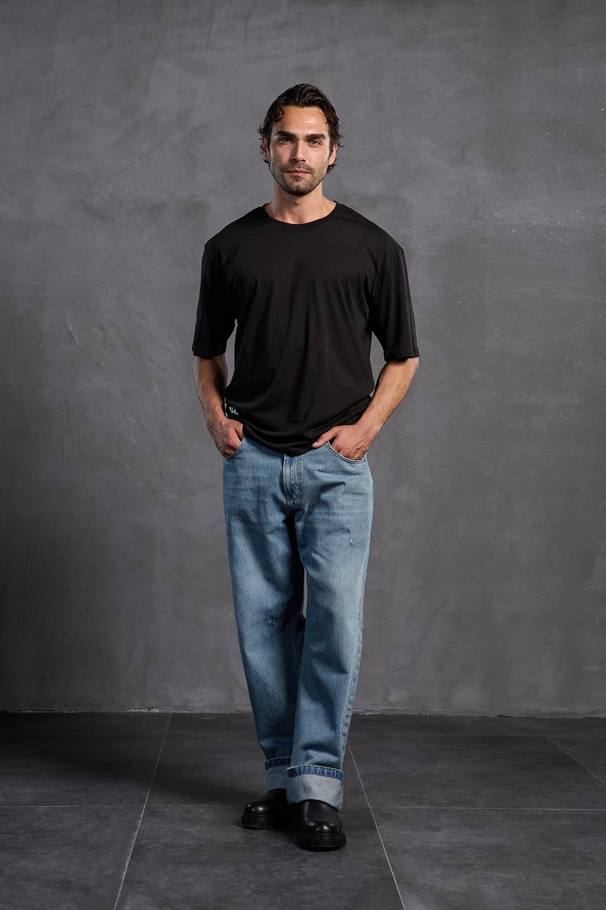 Siyah Sıfır Yaka Arkası Baskılı T-Shirt 10010