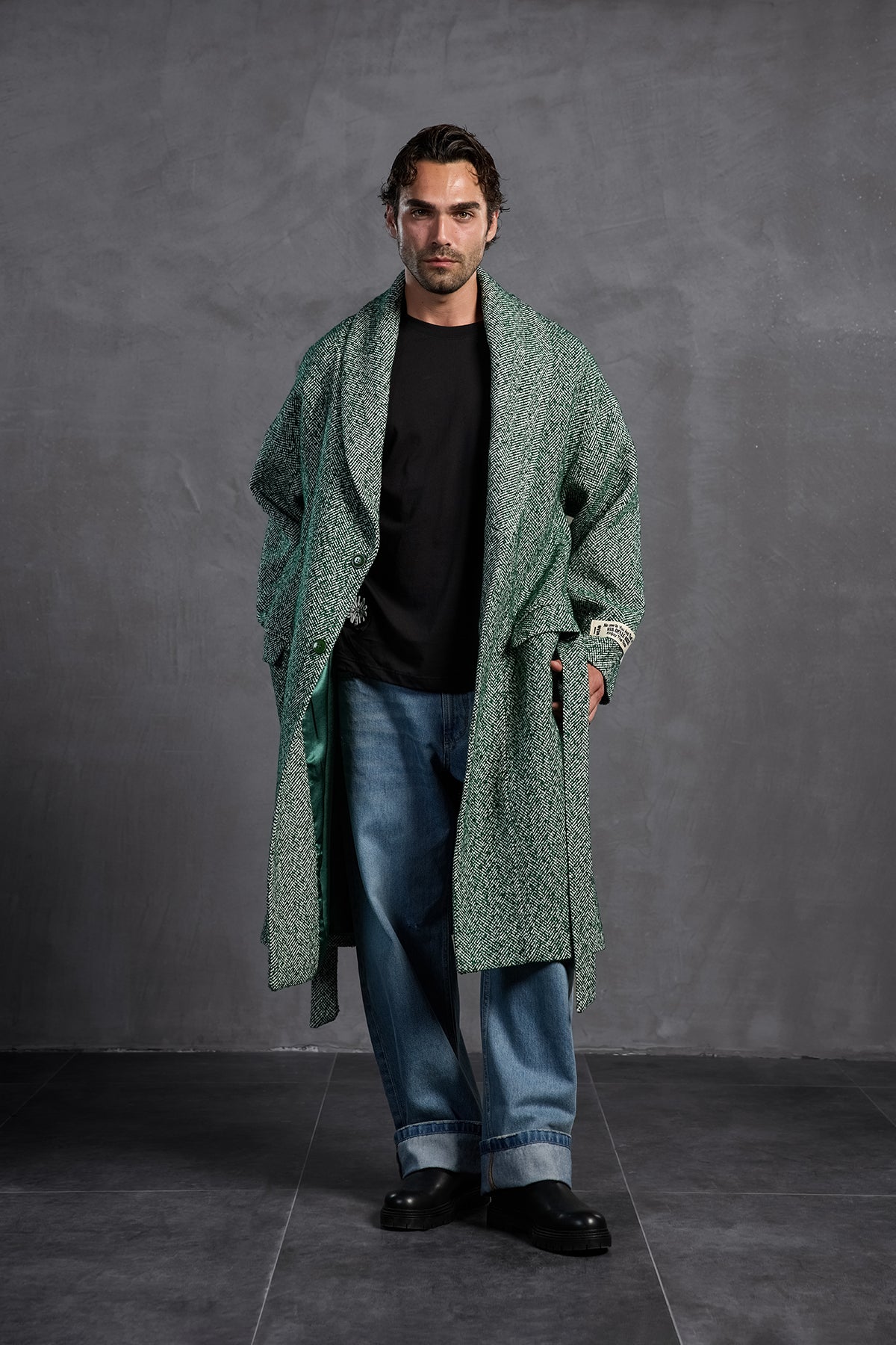 Siyah Sıfır Yaka Arkası Baskılı T-Shirt 10010