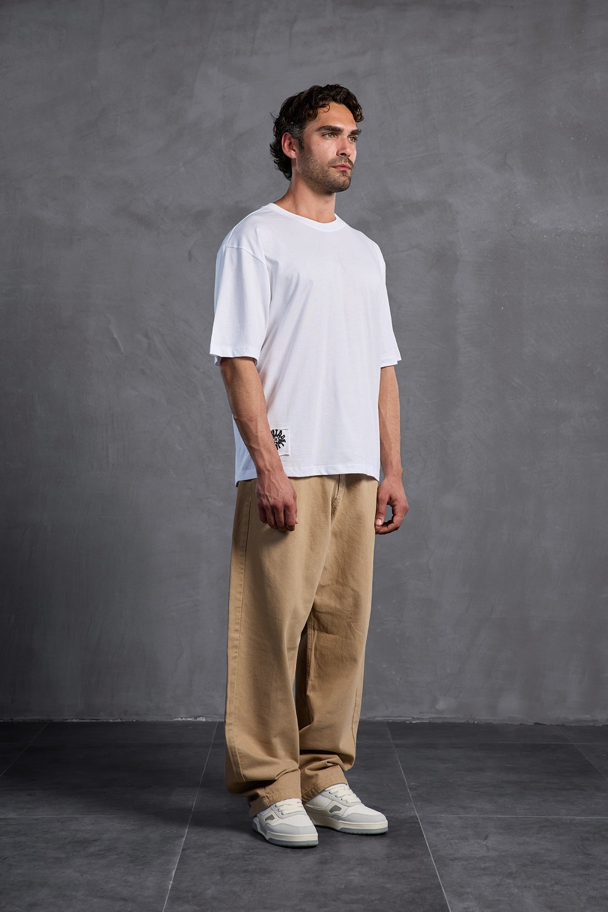 Beyaz Sıfır Yaka Arkası Baskılı T-Shirt 10010