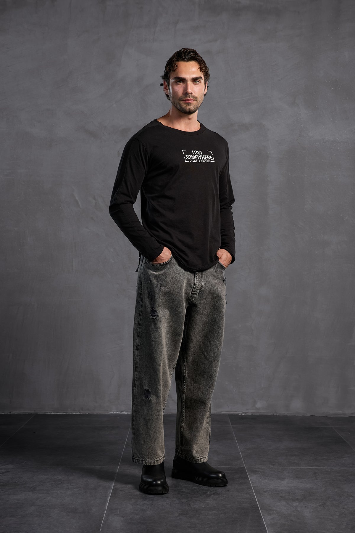 Siyah Sıfır Yaka Önü Yazılı T-Shirt 10011