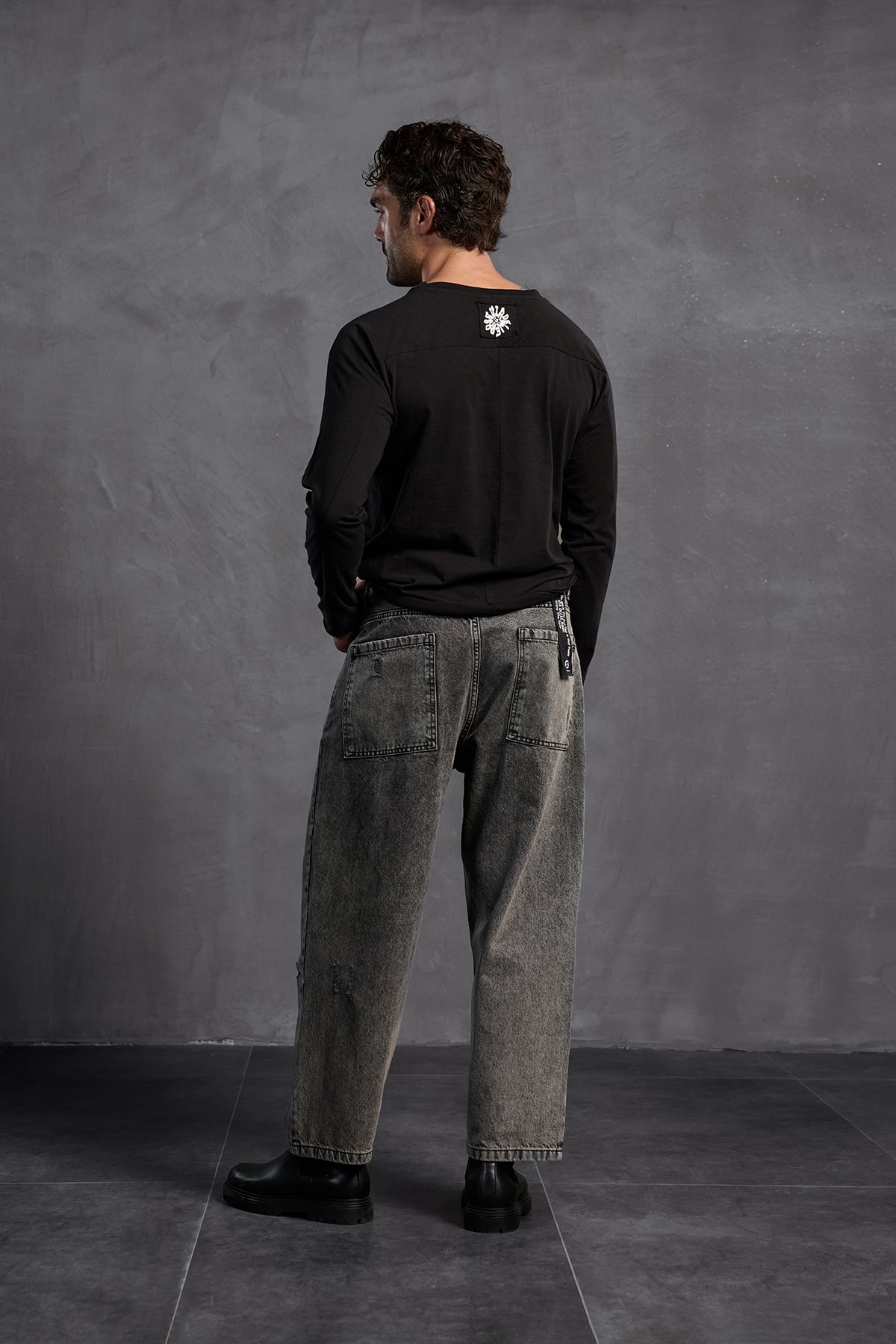 Siyah Sıfır Yaka Önü Yazılı T-Shirt 10011