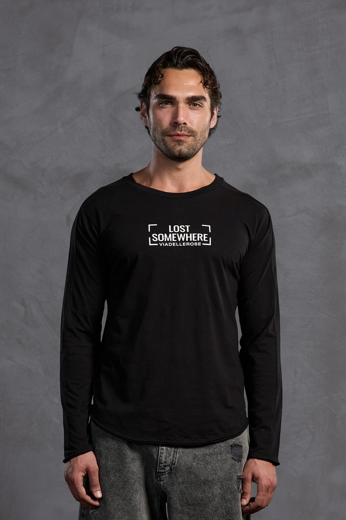 Siyah Sıfır Yaka Önü Yazılı T-Shirt 10011