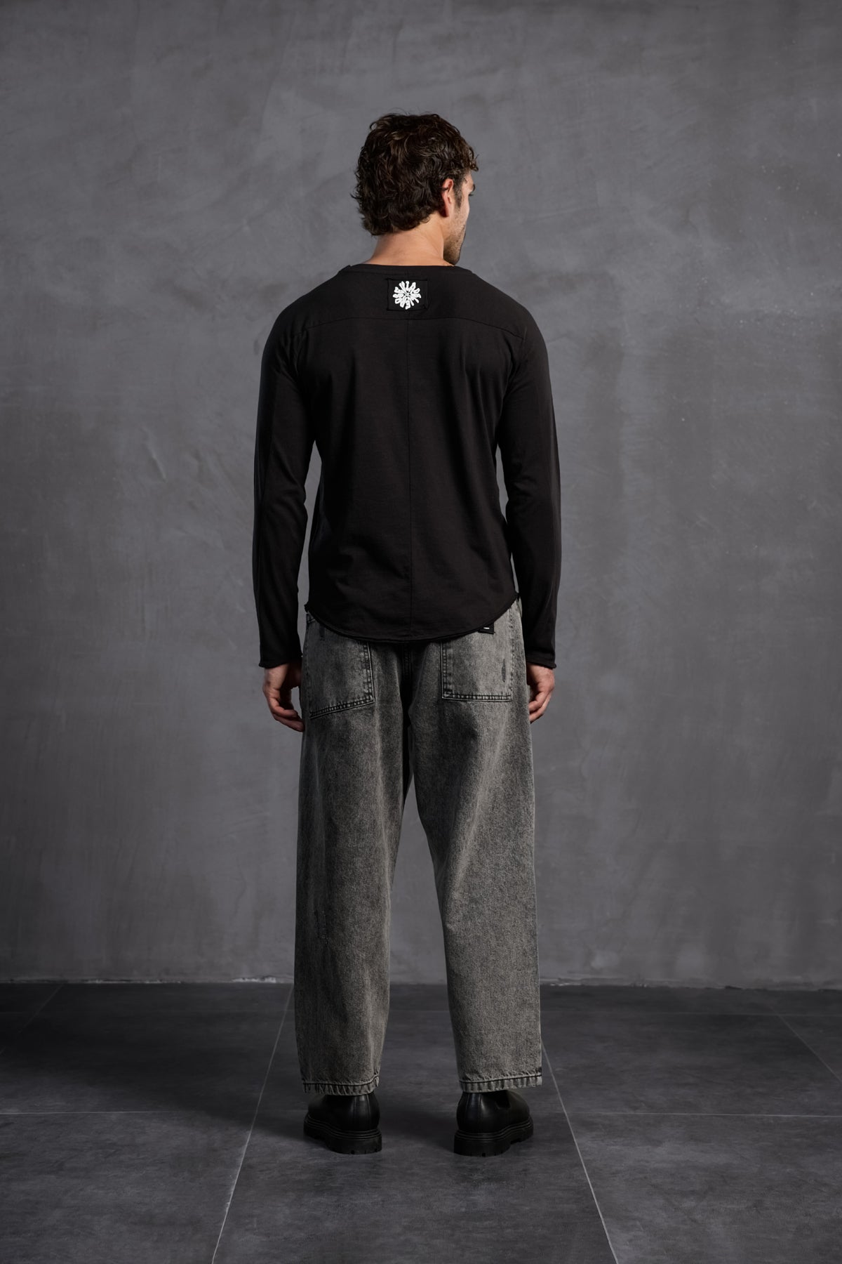 Siyah Sıfır Yaka Önü Yazılı T-Shirt 10011