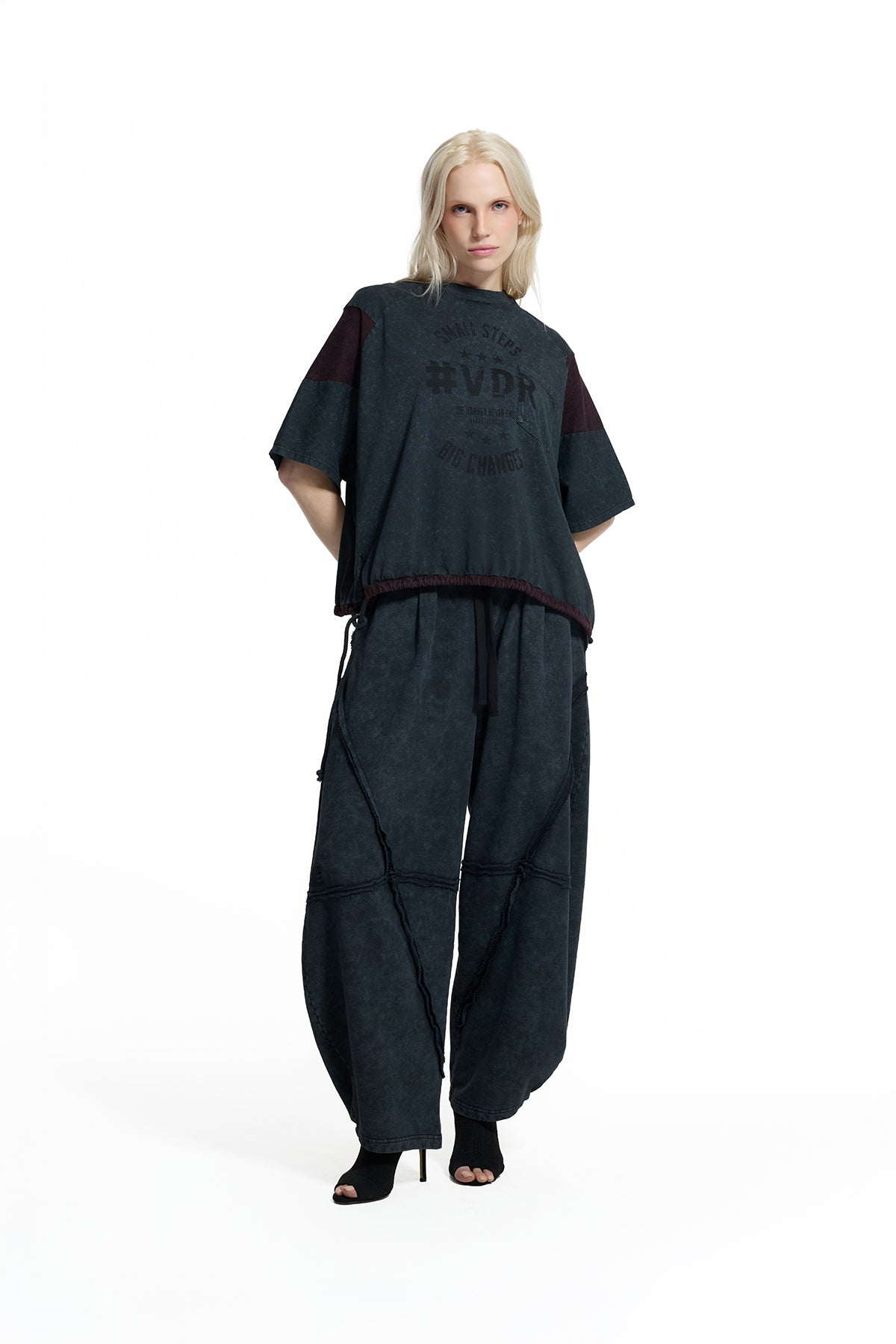 Siyah Yıkamalı Bordo Detaylı Bağcıklı VDR Baskılı Oversize T-Shirt 19014