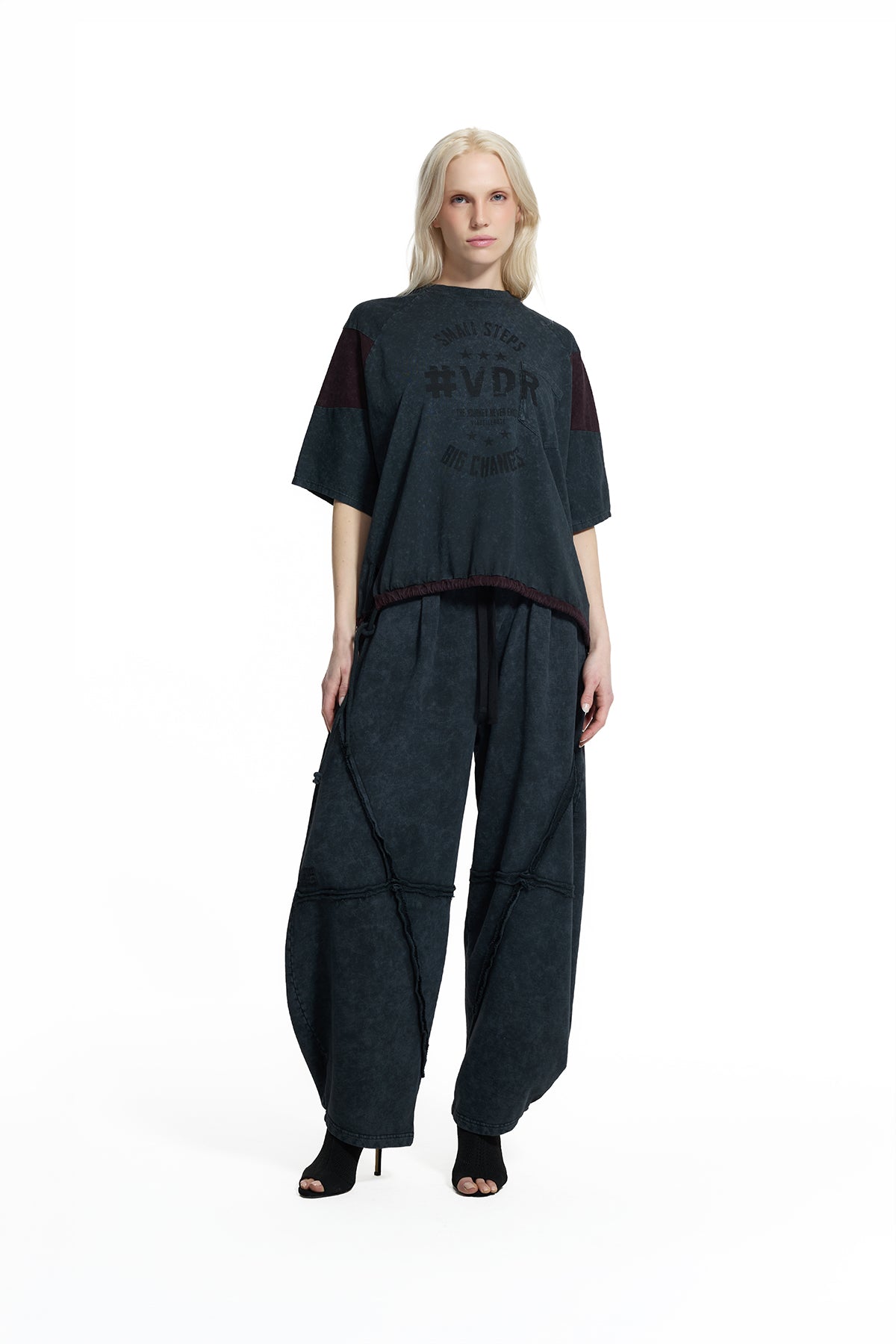 Siyah Yıkamalı Bordo Detaylı Bağcıklı VDR Baskılı Oversize T-Shirt 19014